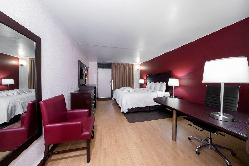 Red Roof Inn Plus+ Huntsville - Madison Exterior photo