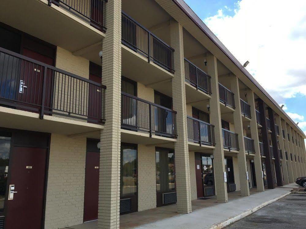 Red Roof Inn Plus+ Huntsville - Madison Exterior photo
